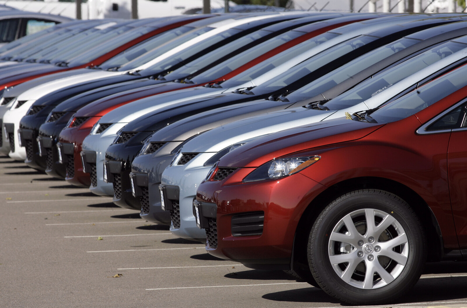 US Retail Sales Surge in March, Driven by Car Purchases