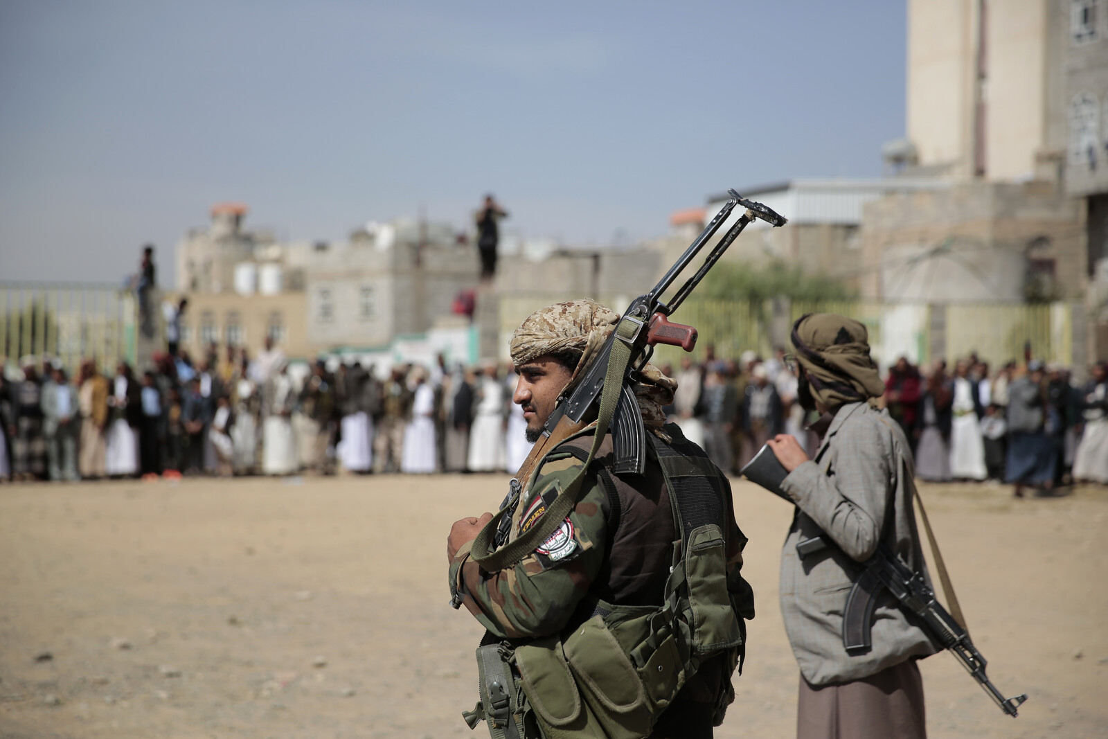 Yemenis forced to the front line – under threat of arms