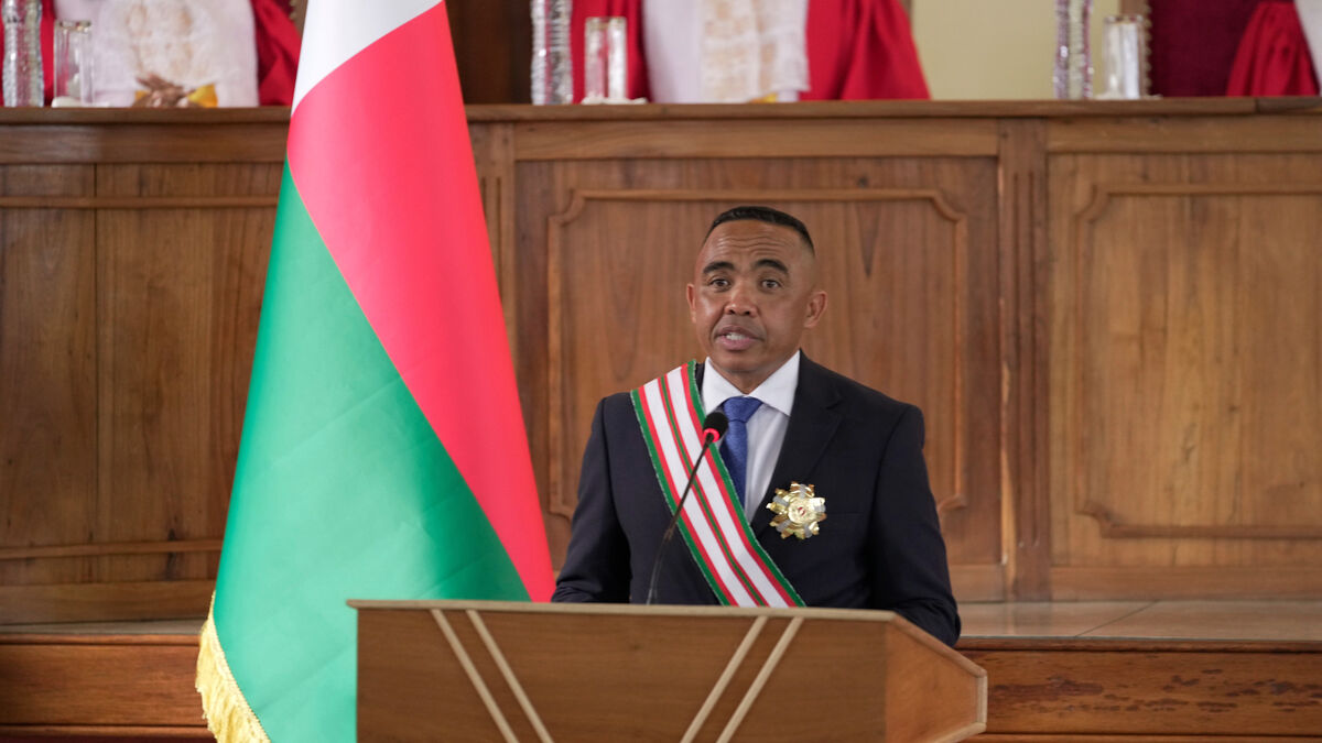 Coup Leader Michael Randrianirina Becomes