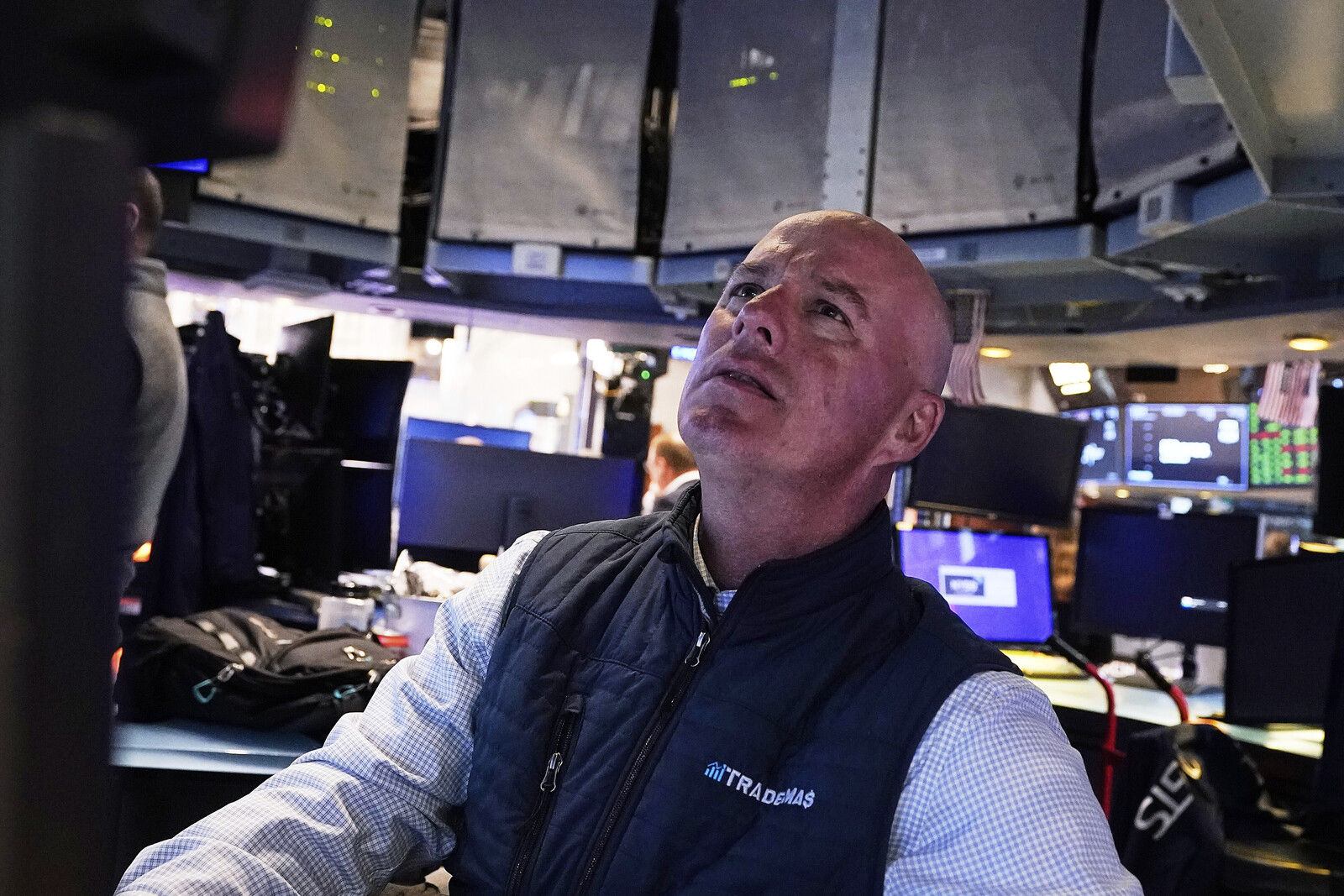 Wall Street Rises as Dow and S&P Gain, Nasdaq Slightly Down