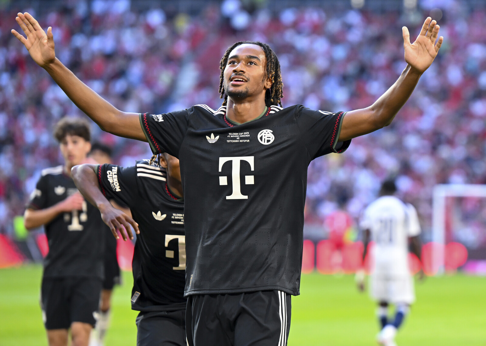Swedish Talent Jonah Kusi-Asare Joins Fulham on Loan from Bayern München