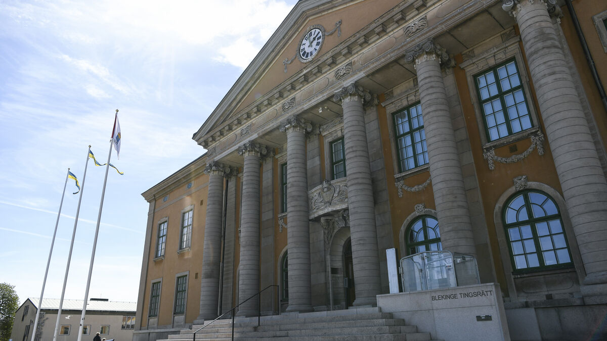 Woman charged with supplying drugs to children