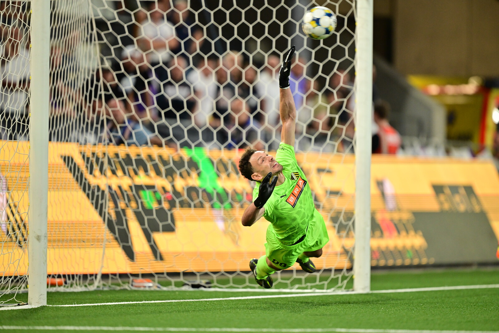 Häcken Triumphs Over Anderlecht in