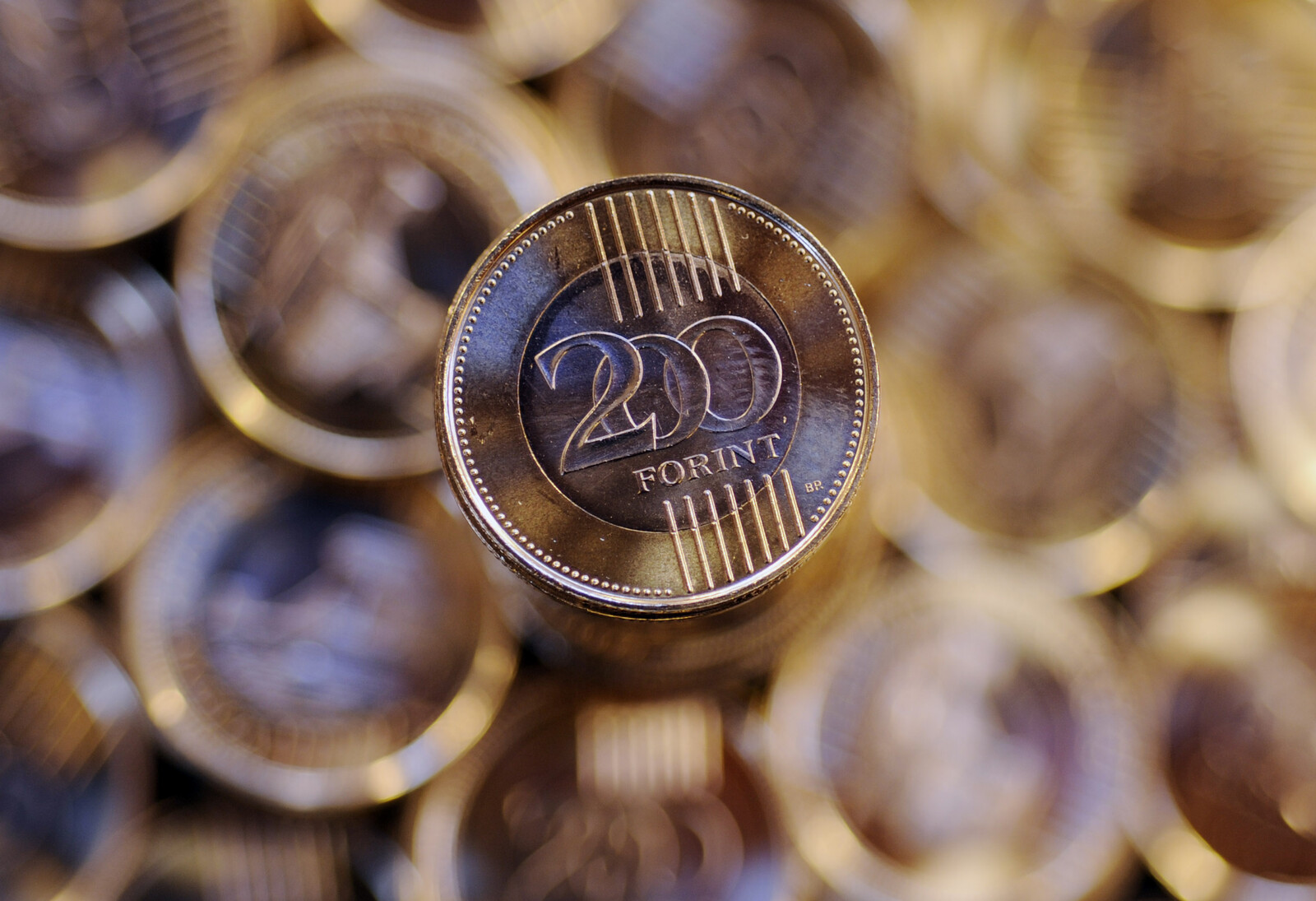 Hungary lowers interest rate –