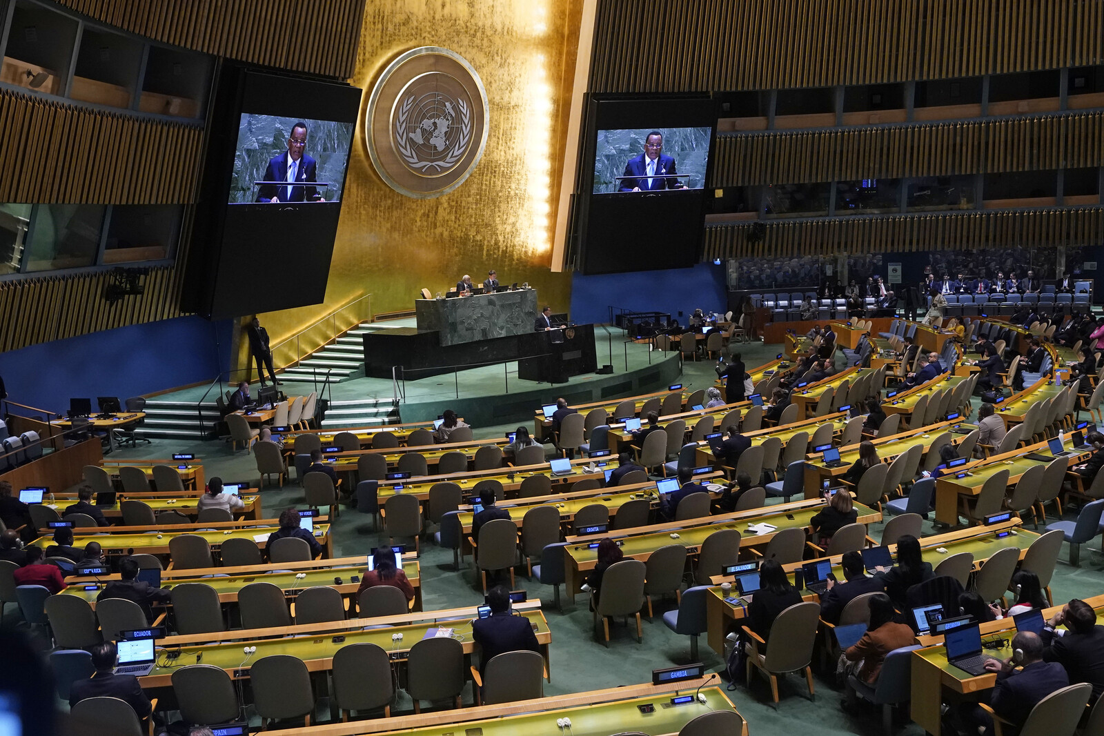 UN adopts resolution on ceasefire