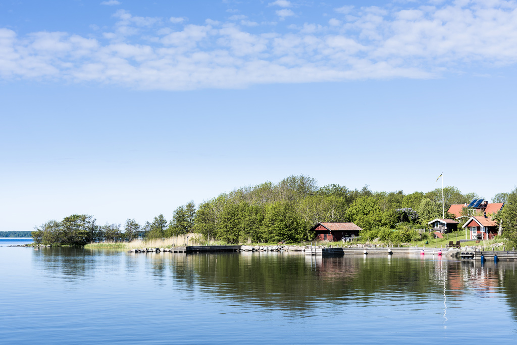 How to safely charge your electric car at the summer cottage