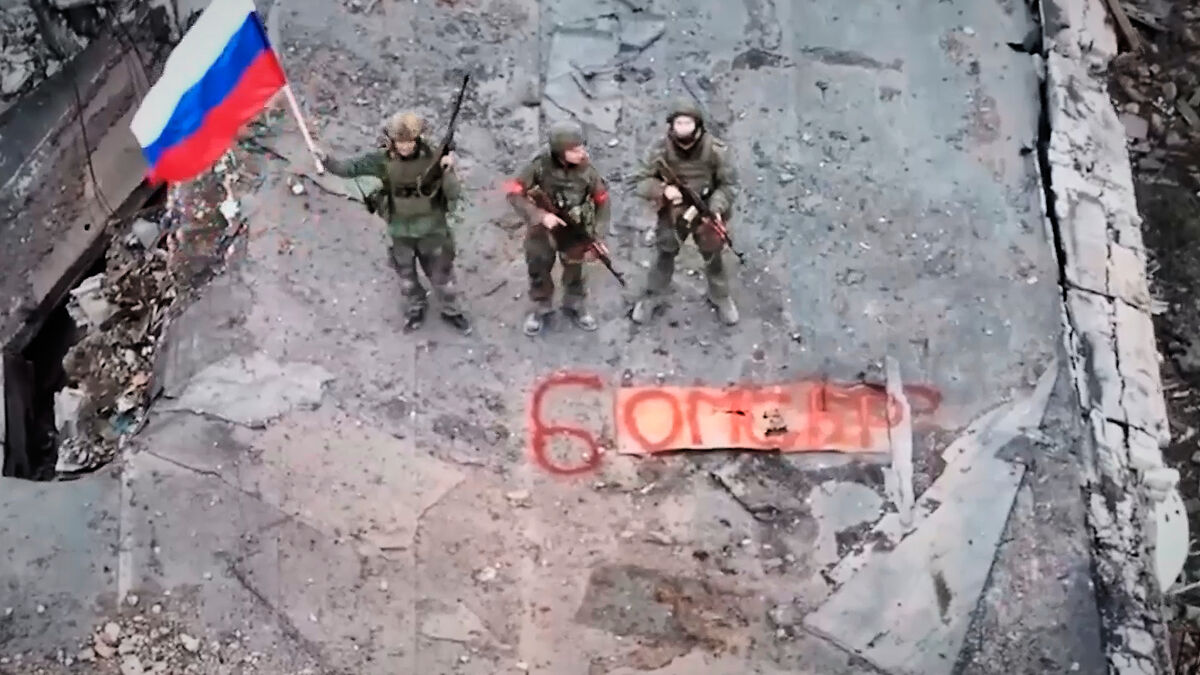 Ukraine retreats from mining town