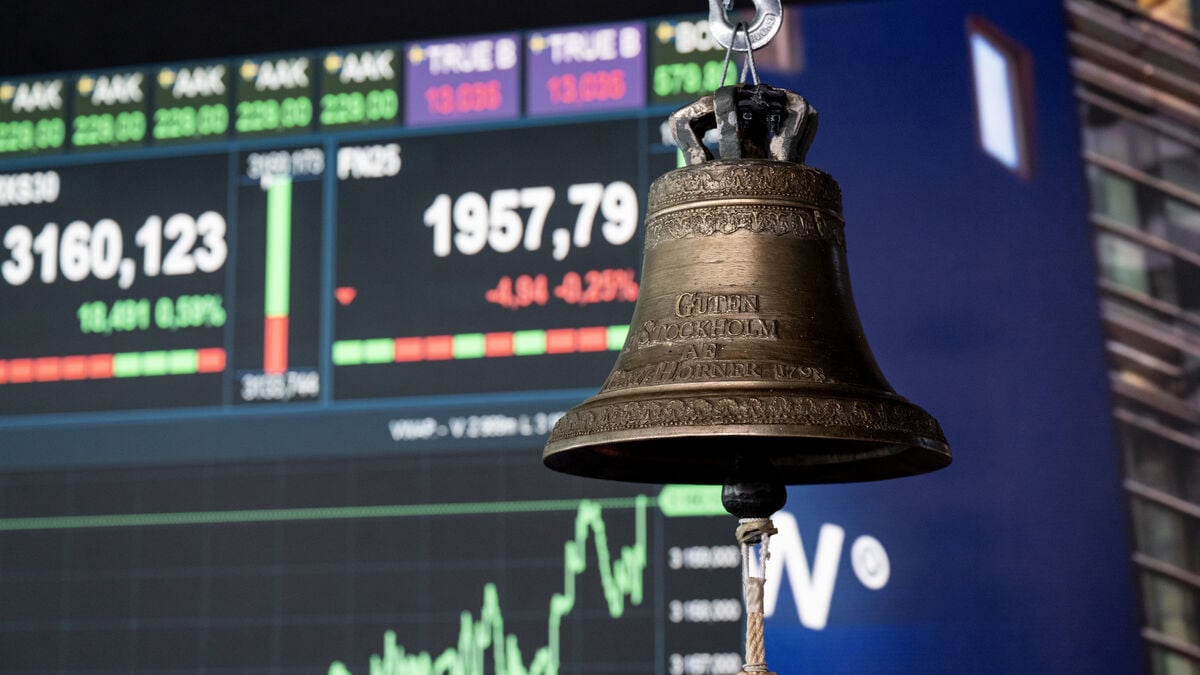 Stockholm Stock Exchange Falls at Open as Banks and Telecoms Buck the Trend