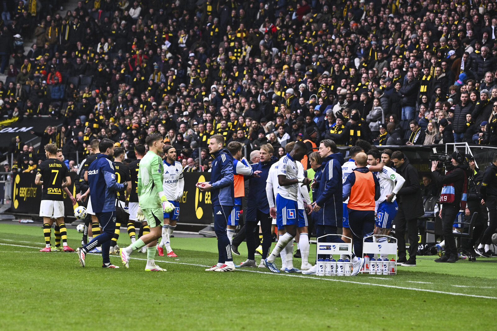 AIK Triumphs 4-3 After Referee Incident Halts Match