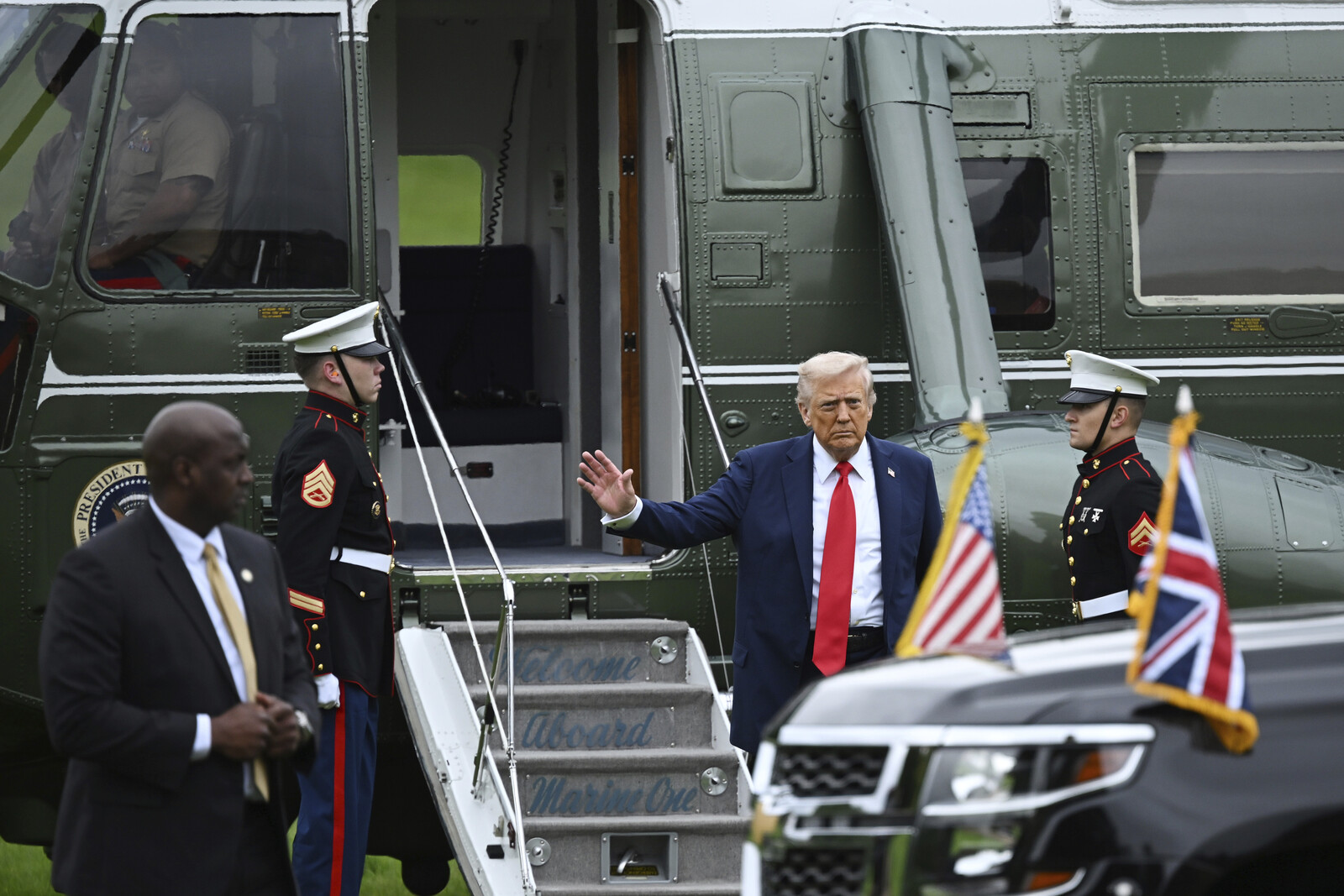 Trump Switches Helicopter Due to Minor Hydraulic Fault
