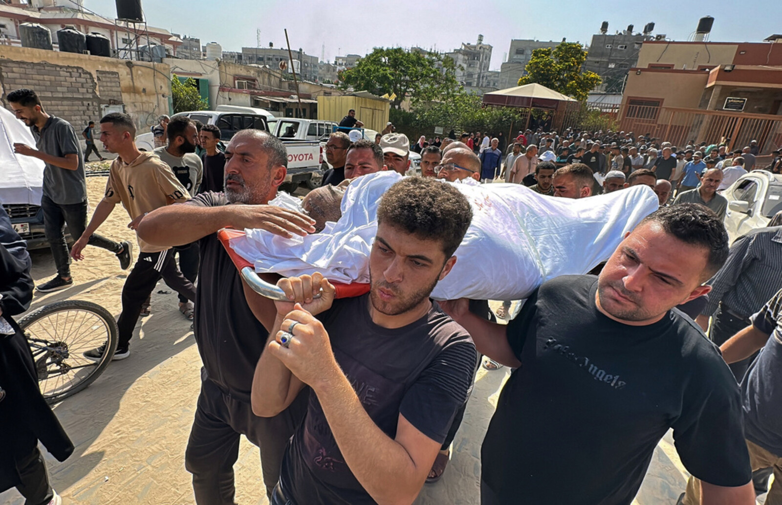 Gaza Doctor Hamdi al-Najjar Dies