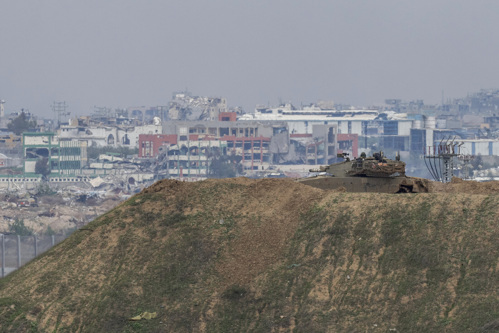 Israel stops all emergency aid to Gaza