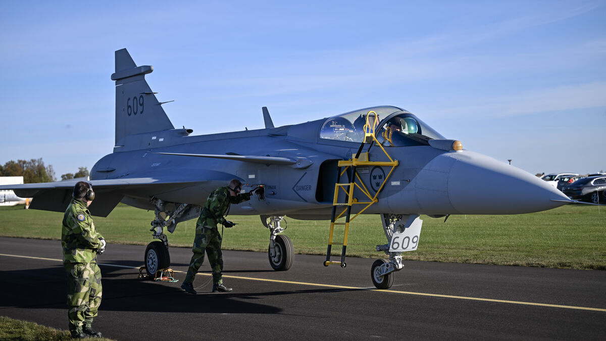 Saab Shares Surge 6 Percent
