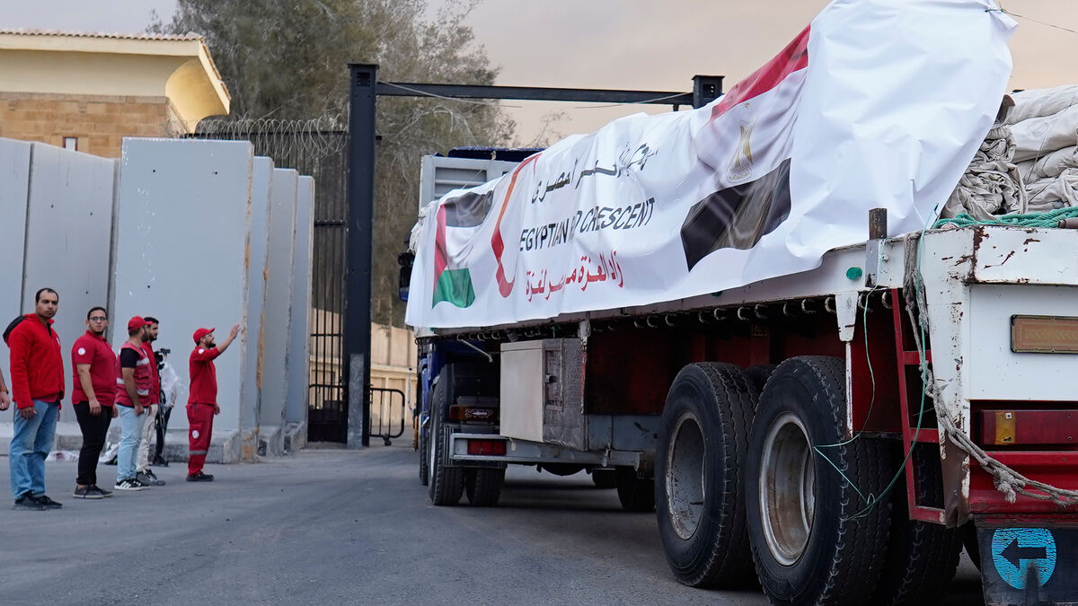 Aid Efforts Increase at Gaza Border Crossings Amid Ceasefire