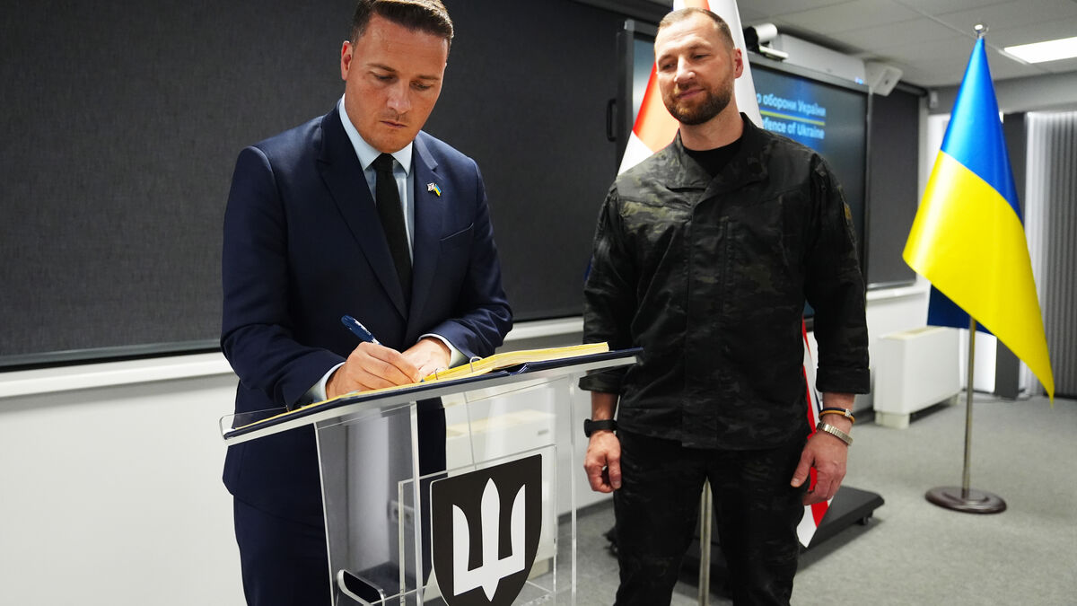 Ukraine approves Yevheniy Chmara as new defense minister