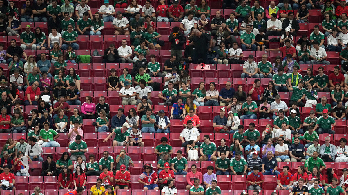 FIFA's defense: That's why there were so few in the audience