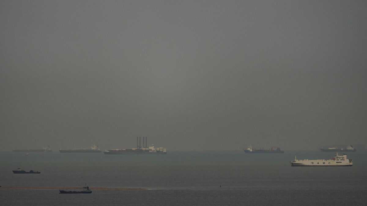 Emirates: Iran fires missiles despite