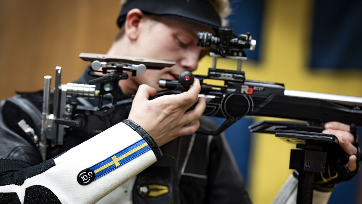 World Cup silver in shooting