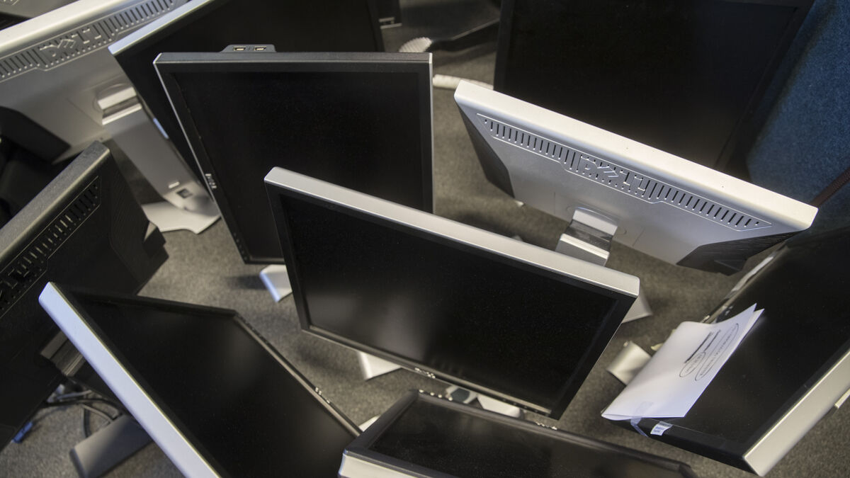 Former Bank Employee Charged for Selling Stolen Computers on Tradera