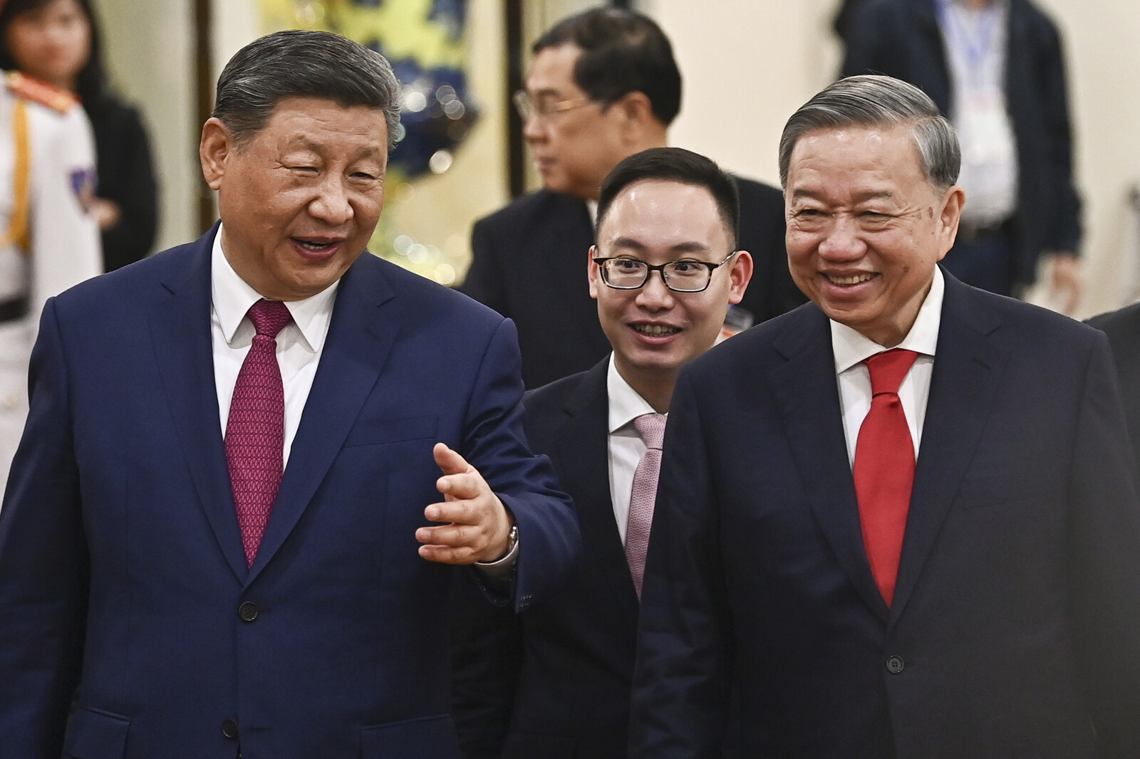 Xi Urges Vietnam to Unite Against US Trade Tactics