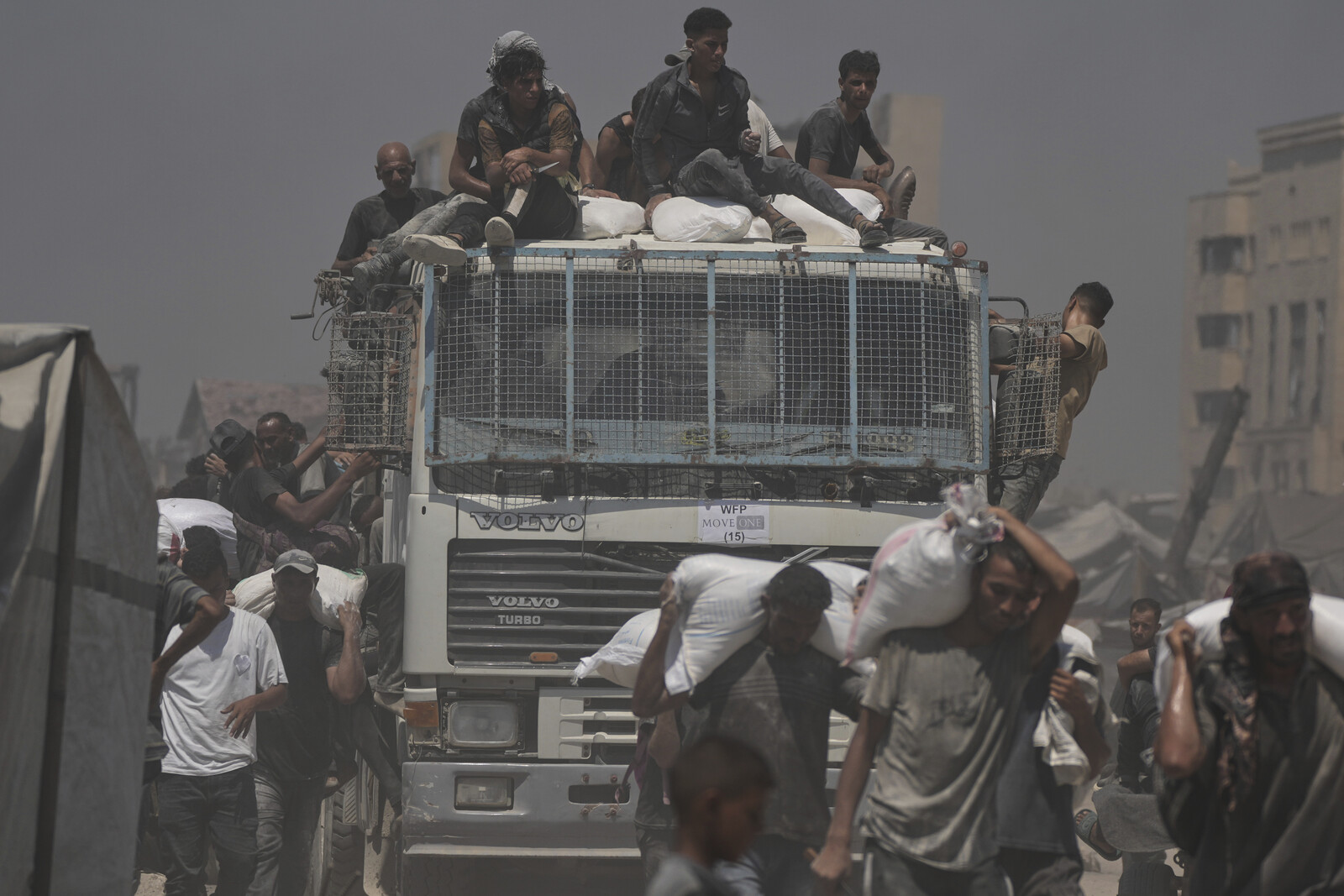 Israel Delivers Over 120 Truckloads
