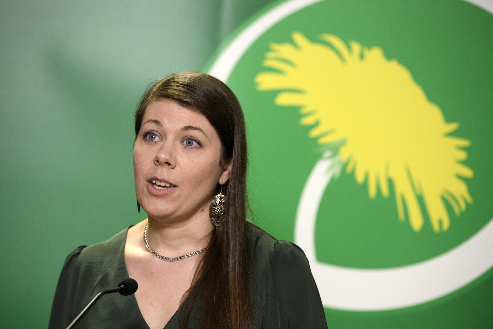 The MP on Emissions: The Minister is Not Taking Responsibility
