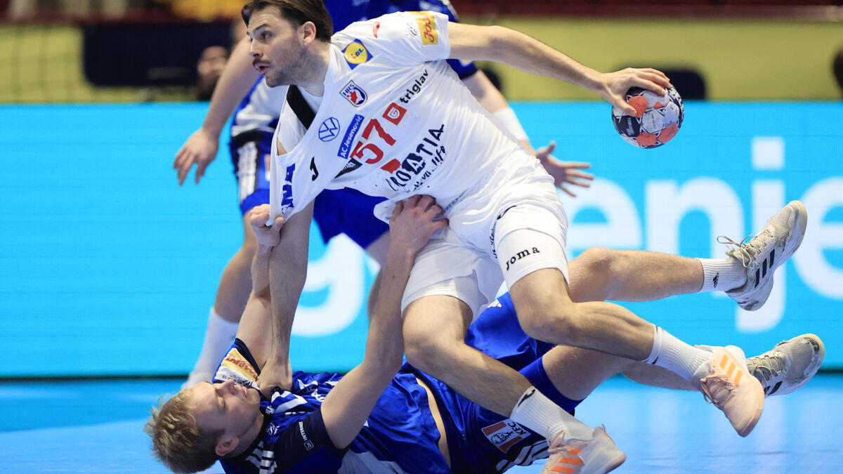 Croatia bounced back after loss, beat Iceland 30–29