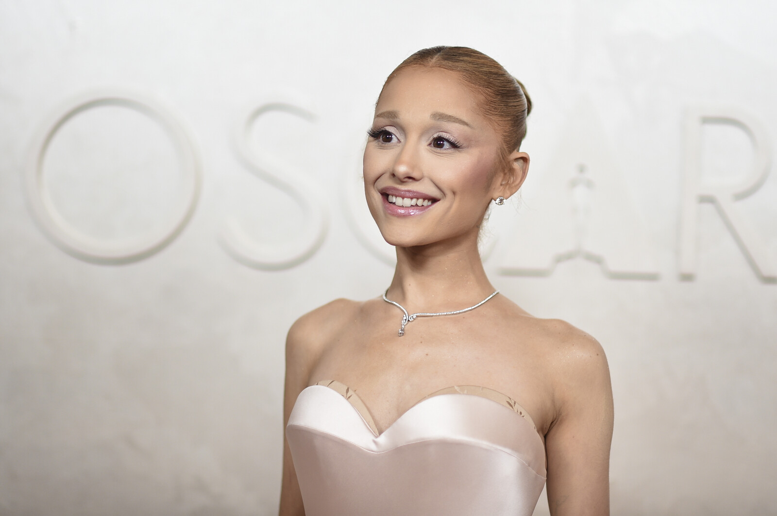 Ariana Grande Announces First Tour in Seven Years for Next Summer