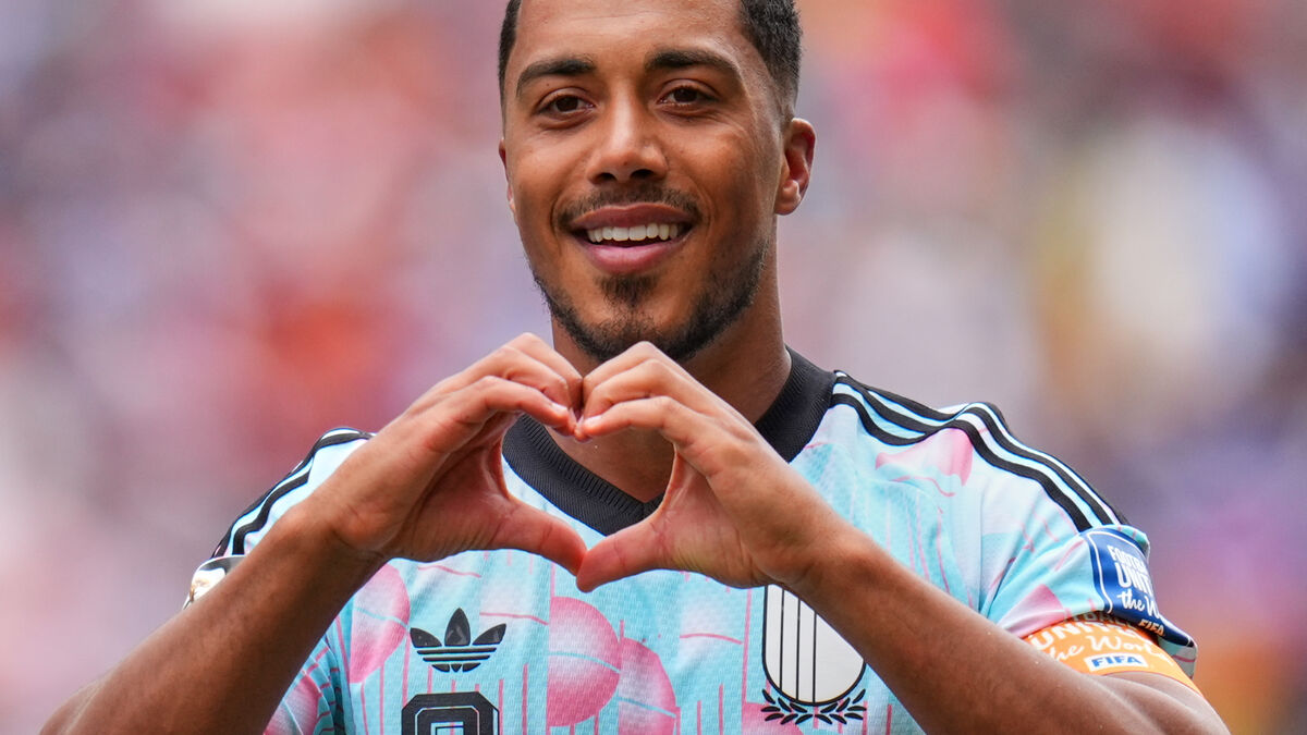 Youri Tielemans joins Manchester United on five-year deal