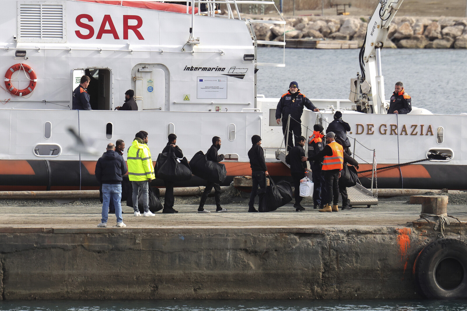 Italy sends migrants to Albanian camps