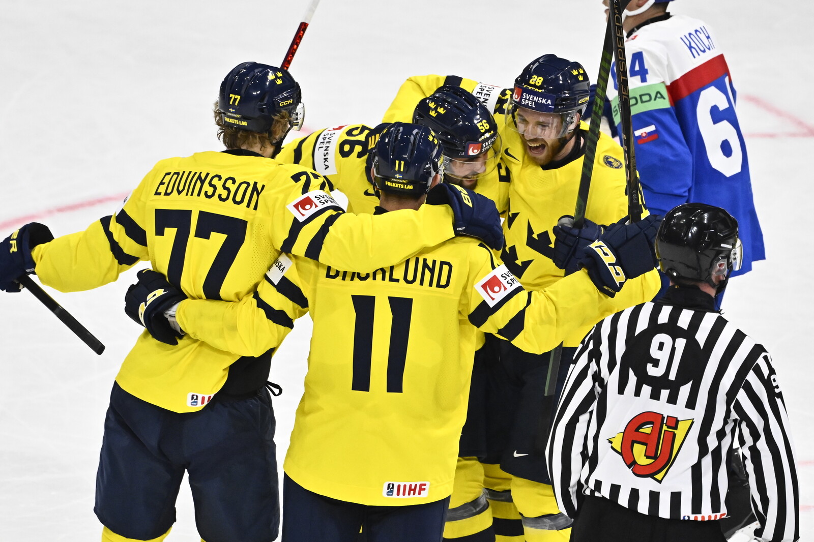 Sweden Dominates Slovakia 5-0 in