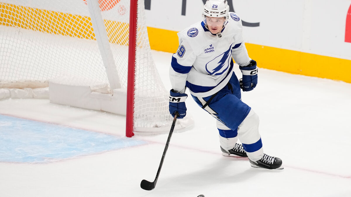 Holmberg hot in Tampa Bay's