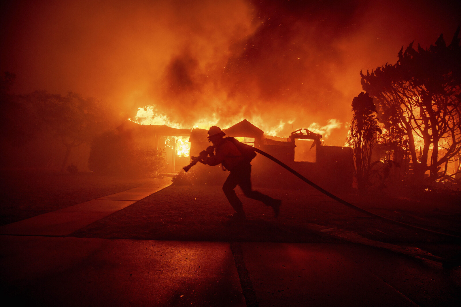 Fires stop NHL match in