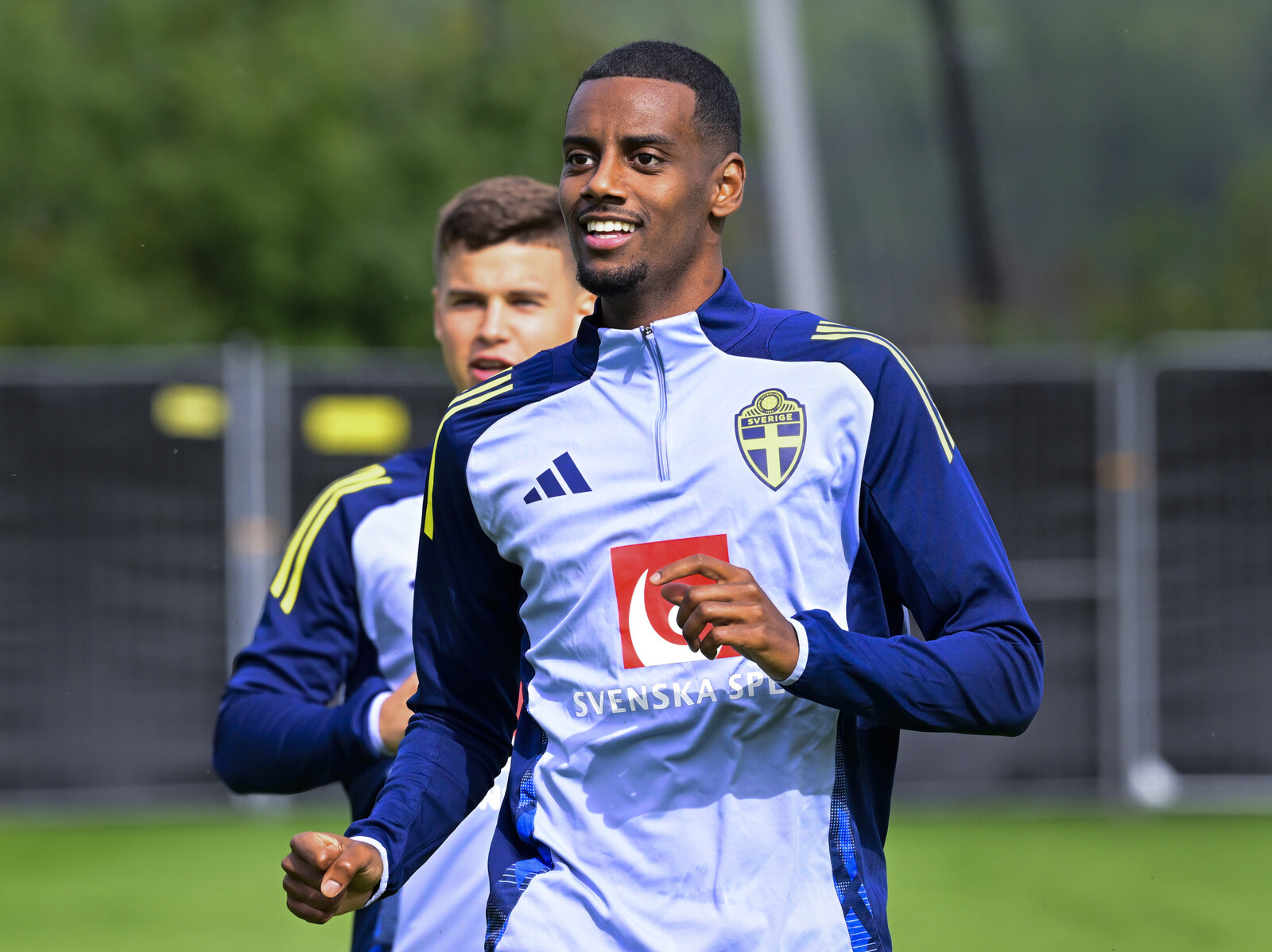 Alexander Isak Thanks Newcastle After Transfer to Liverpool