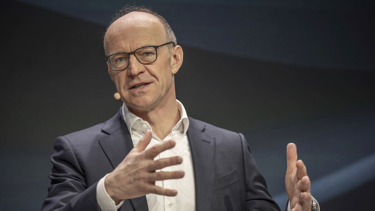 Volkswagen again calls for tighter belts as operating profit falls