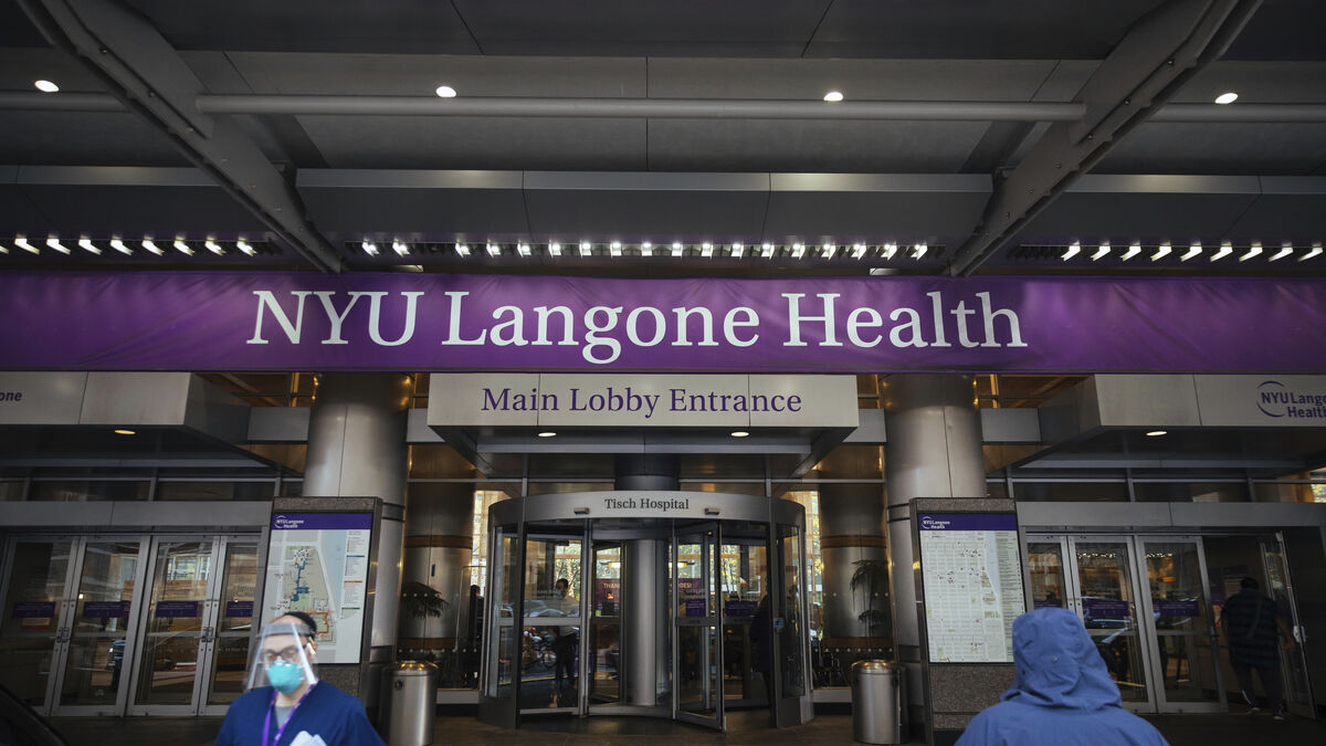 Successful lung transplant from HIV-positive