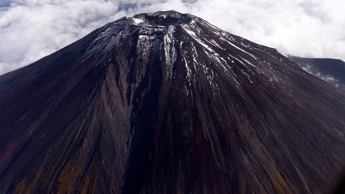 Swedish woman seriously injured in skiing accident on Mount Fuji