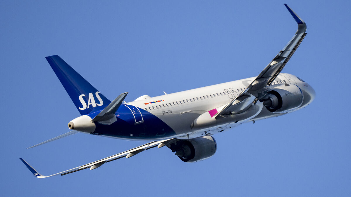 International air travel increased 5 percent in March despite the Iran war