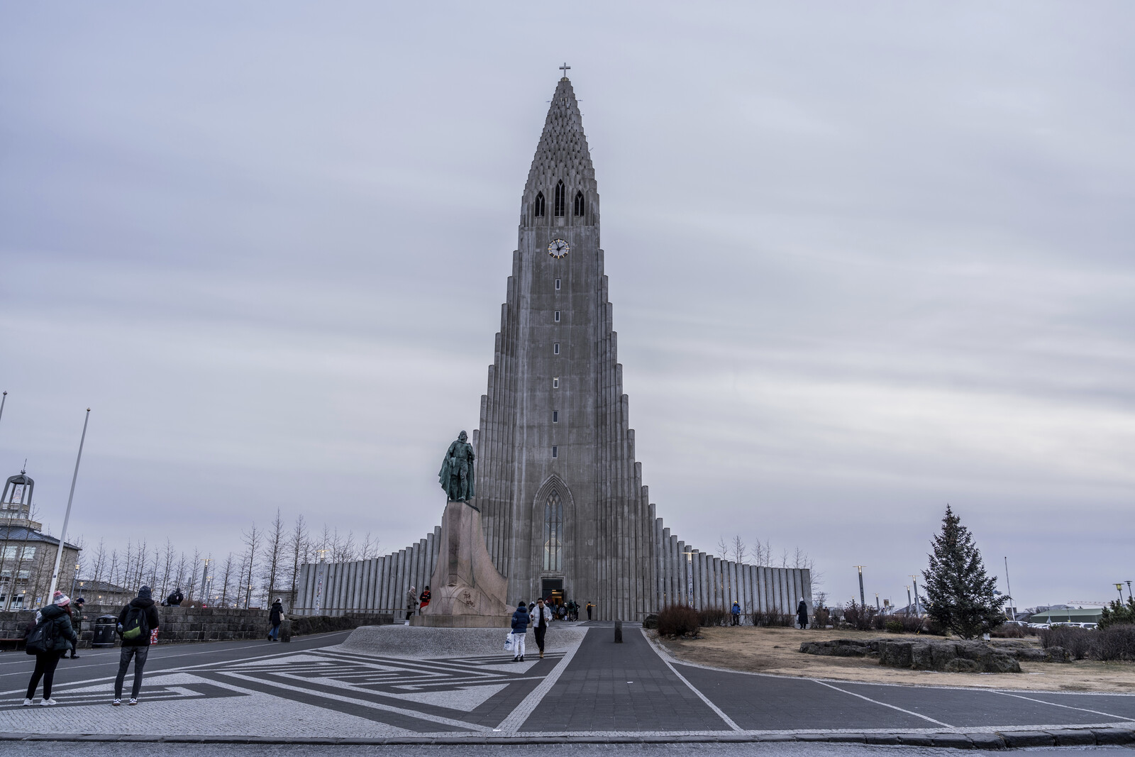 Iceland Central Bank Lowers Interest