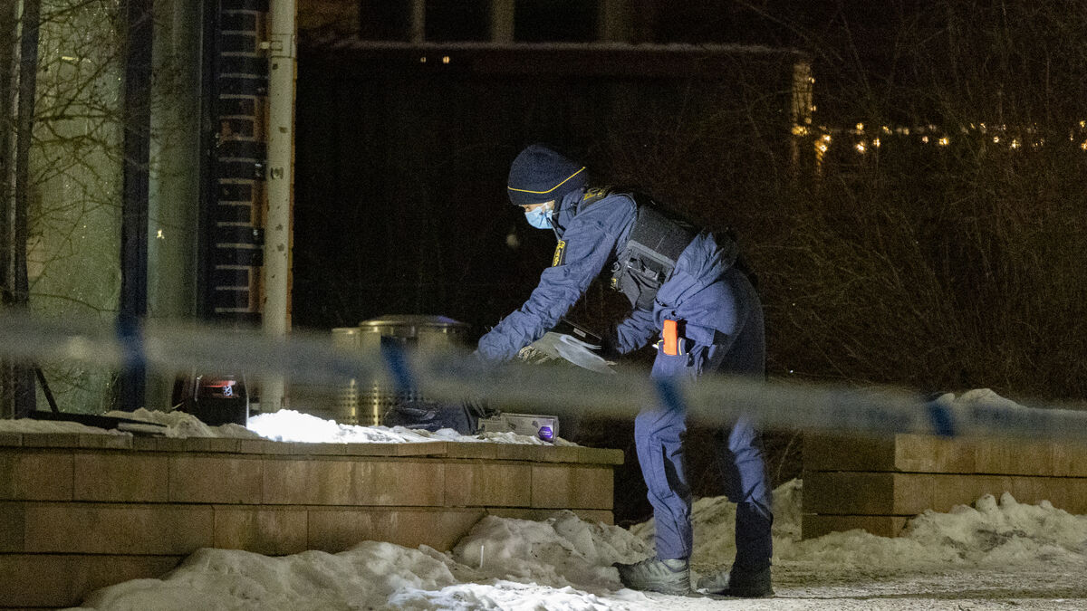 Explosion at apartment building in