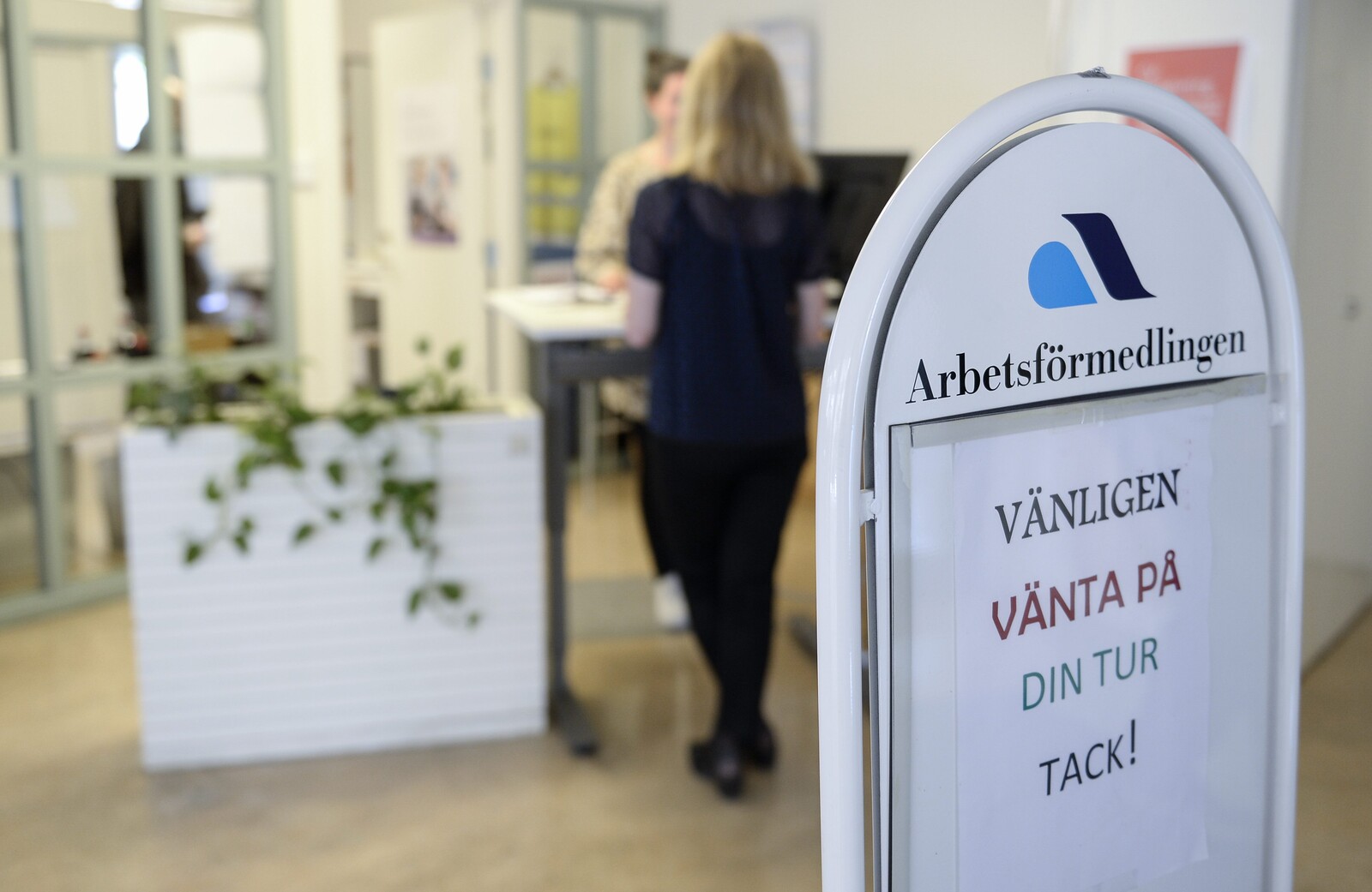 Tough job market - layoffs increase further
