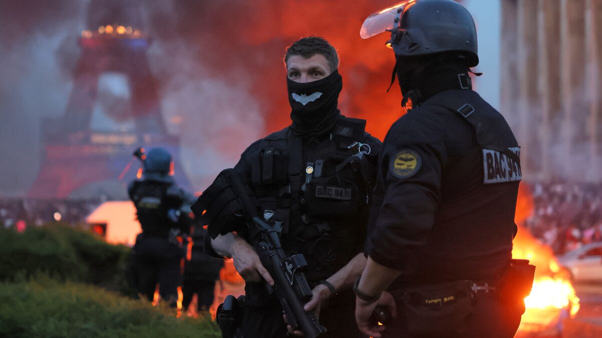 More than 890 arrested after Paris Saint-Germain Champions League title celebrations