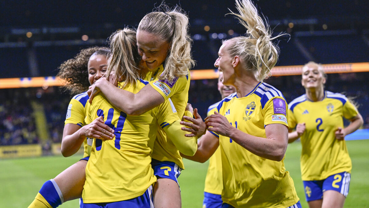 Sweden rout Lithuania 10-0 to