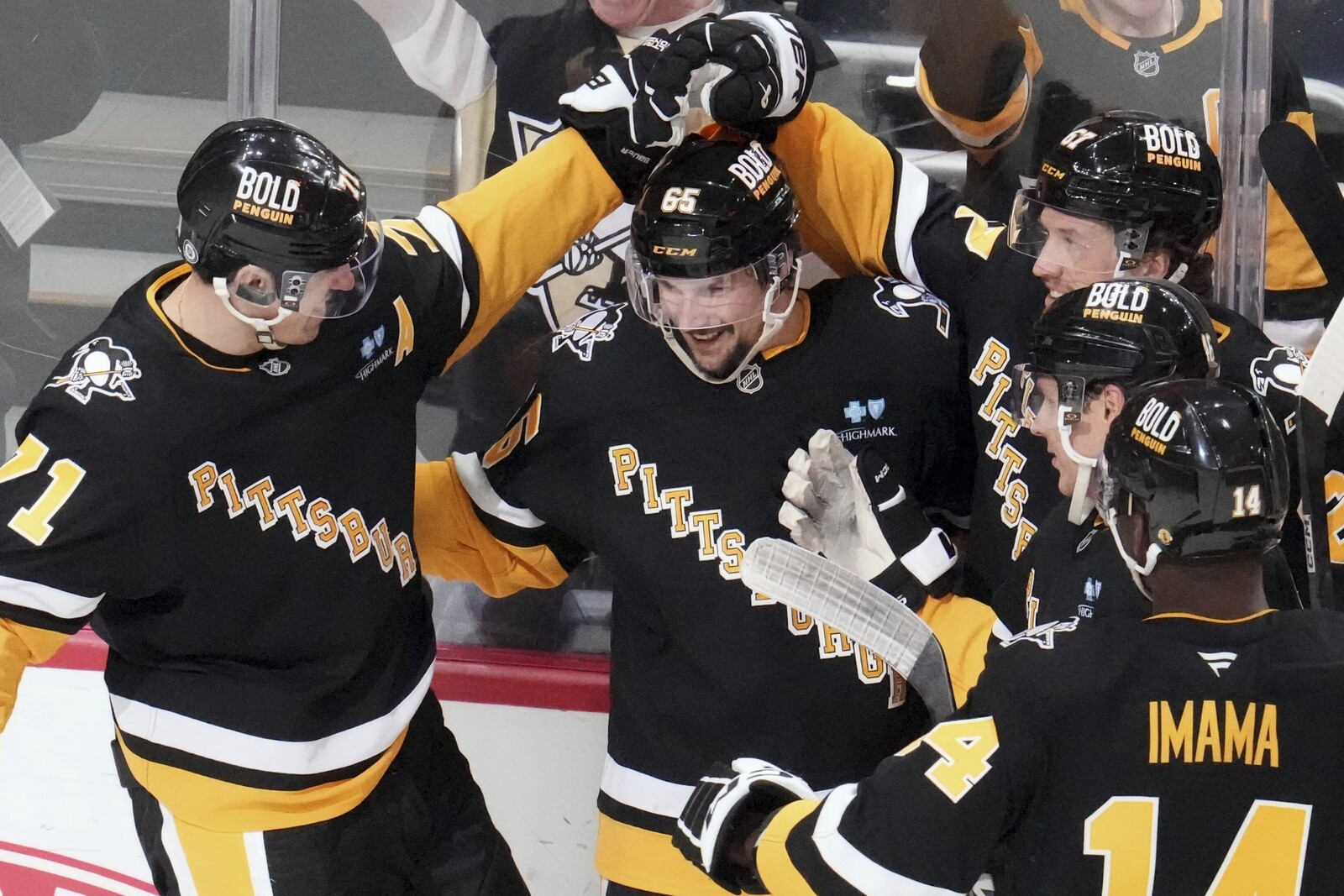 Karlsson's 200th NHL Goal Highlights Pittsburgh's 5-0 Win Over Chicago