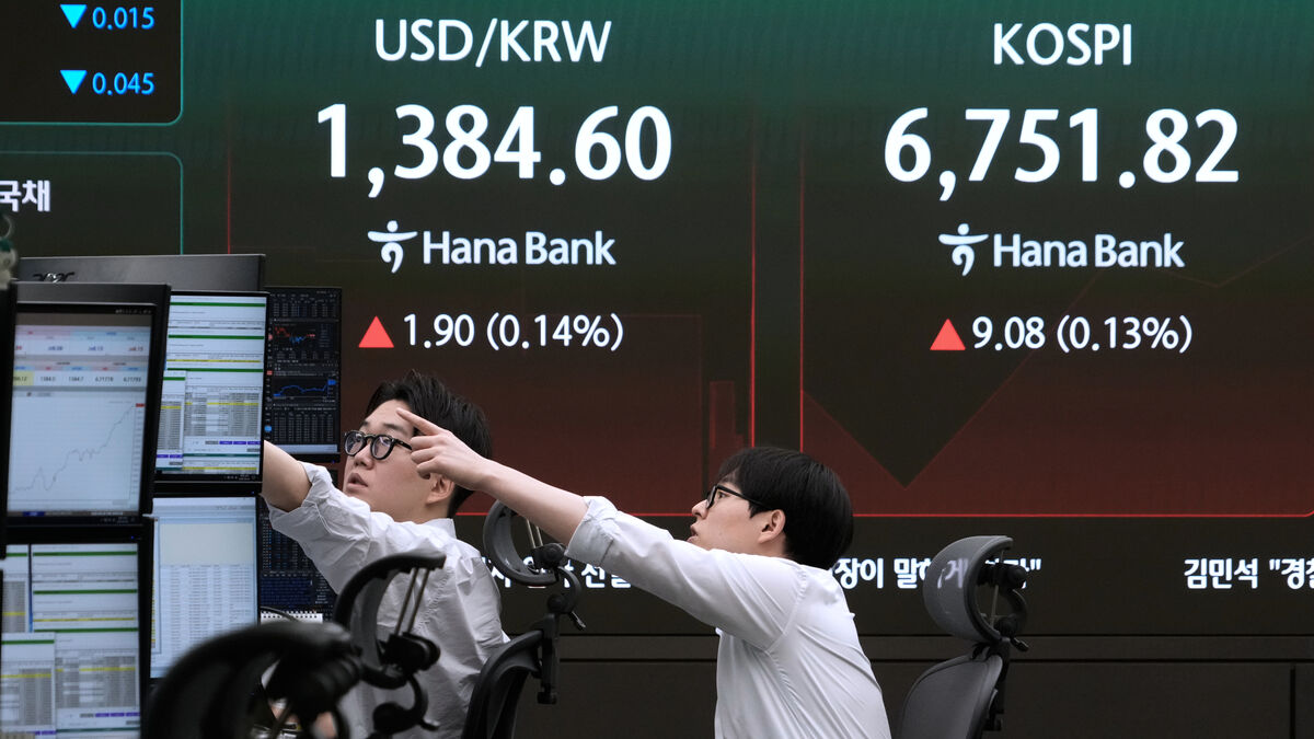 Hong Kong stocks fall as