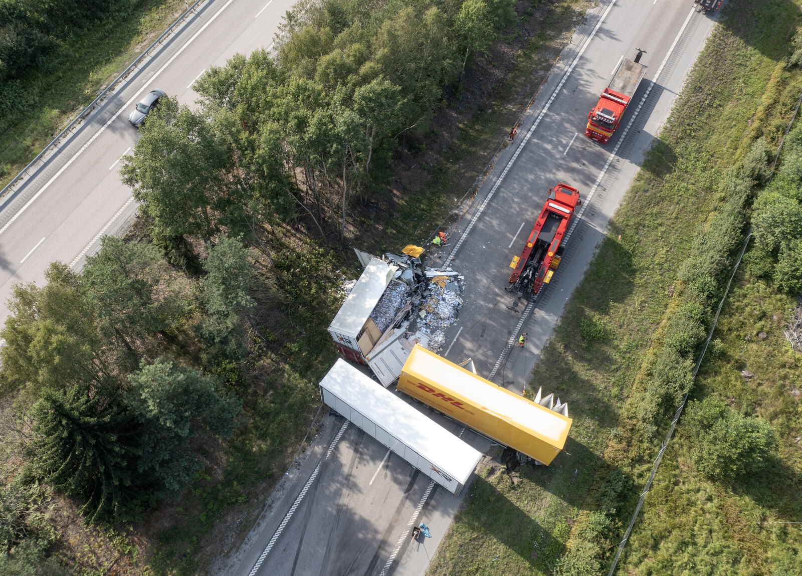Truck Collision on E18 Near Stockholm Leaves Drivers Seriously Injured