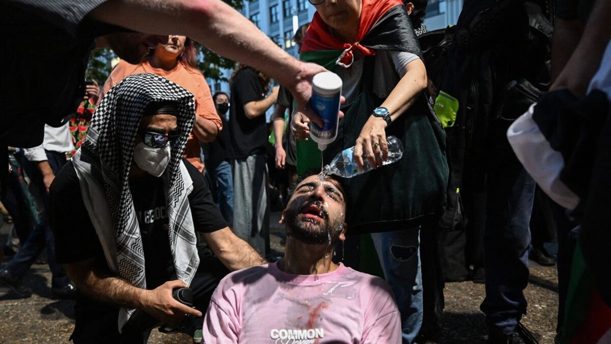 Police use pepper spray against