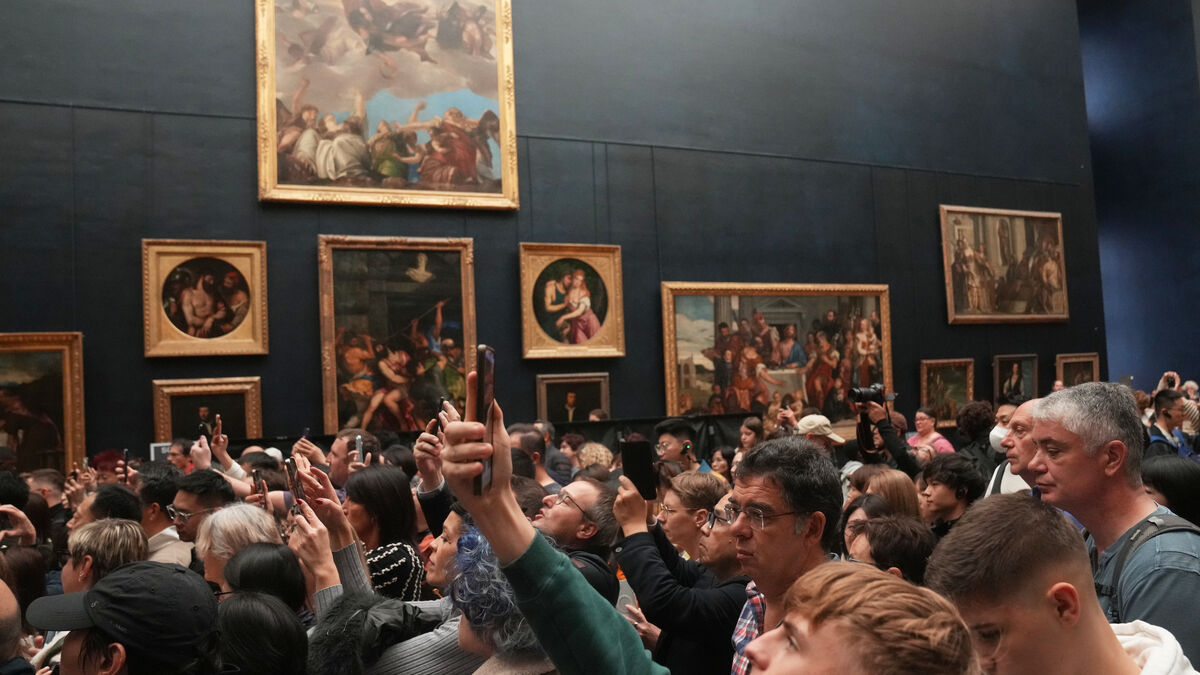 French Crown Jewels Heist Could Boost Their Global Fame Like Mona Lisa