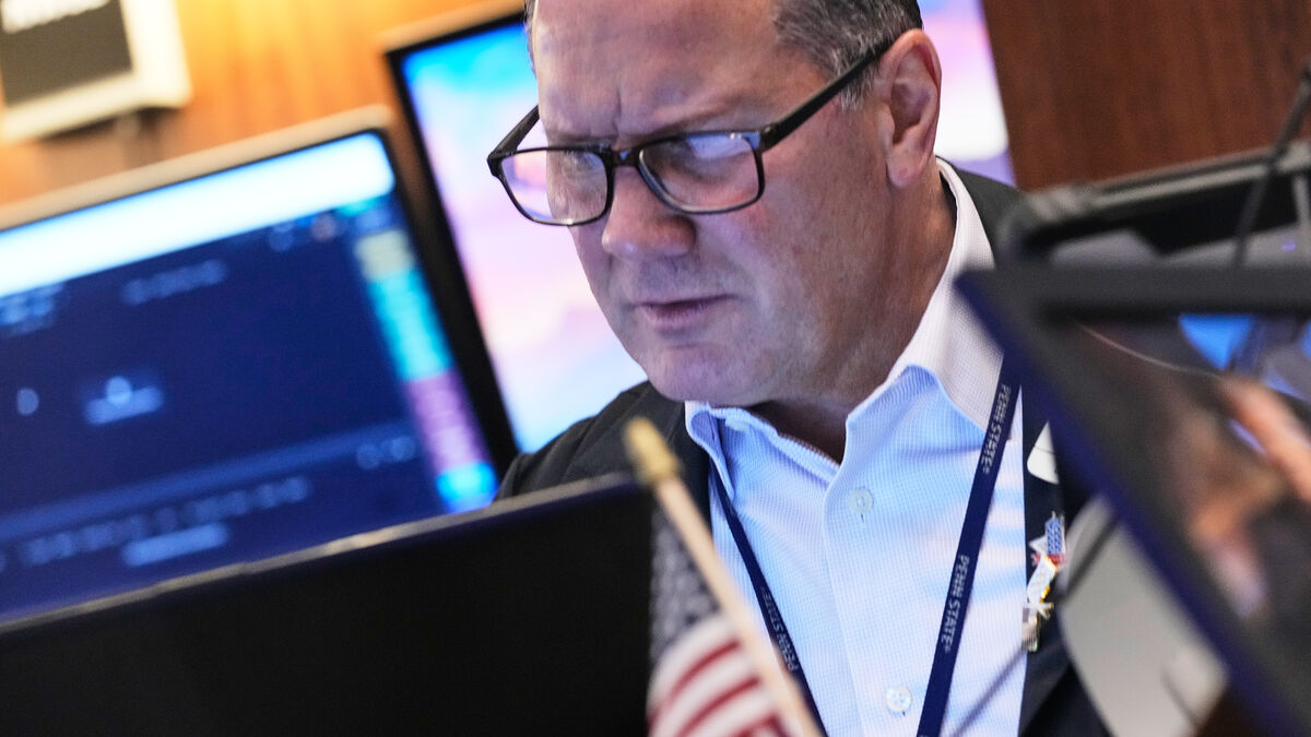 Inflation and oil prices pressure Wall Street