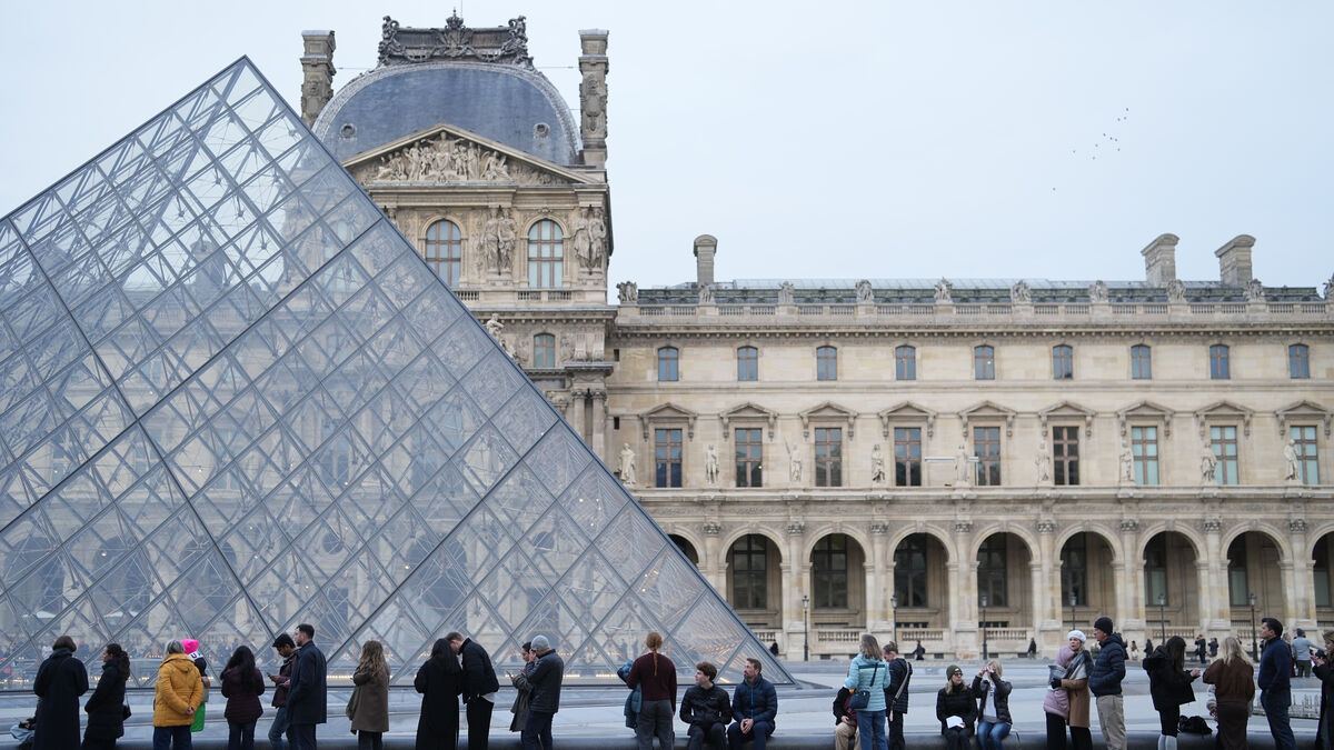 New strike at the Louvre keeps museum closed